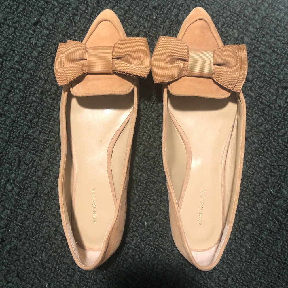 Ann Taylor Beige Suede Bow Flats
